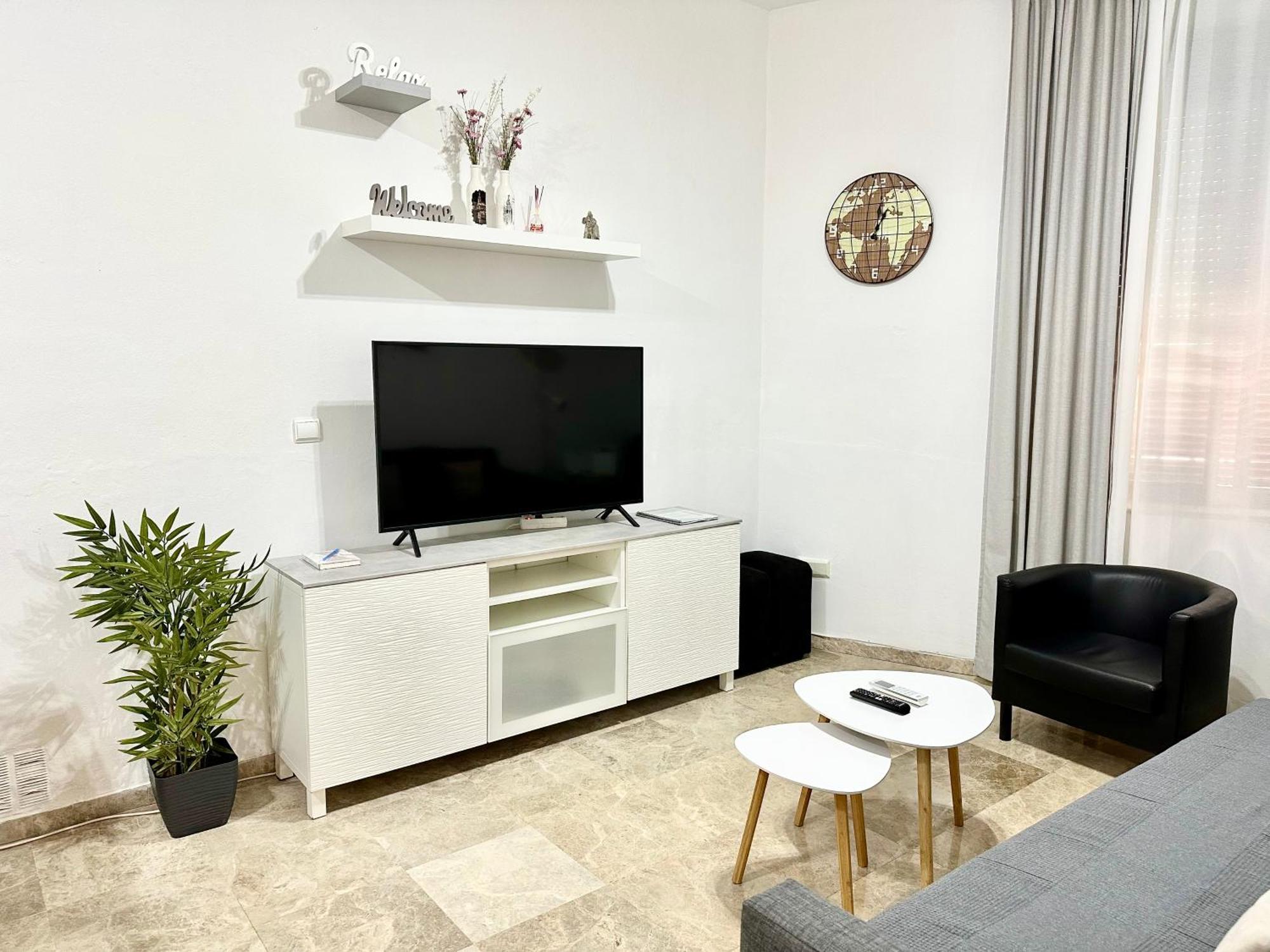 Apartamento Acogedor Y Moderno En Pleno Centro De Sevilla Con Parking Gratis Bagian luar foto